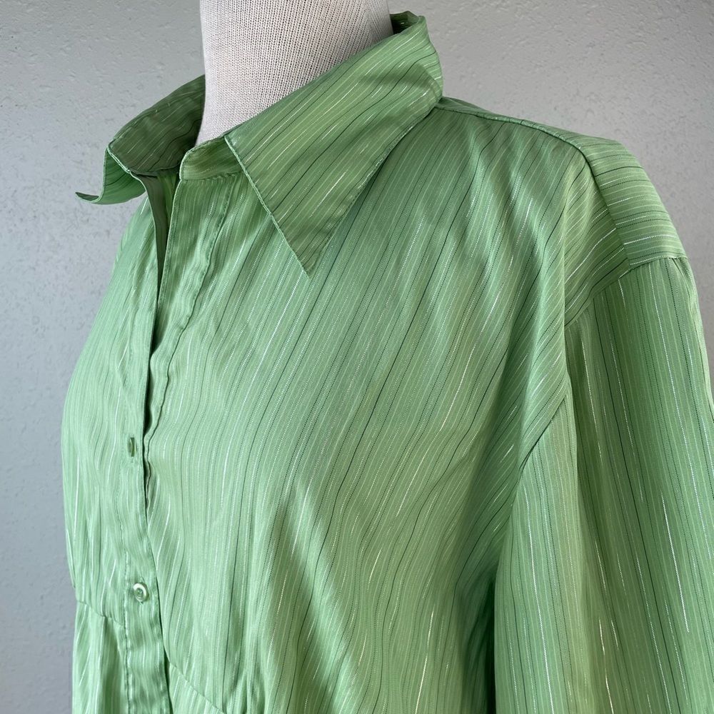 DCC Woman Green and Metallic Pinstriped Button Down Shirt Size 1X EUC